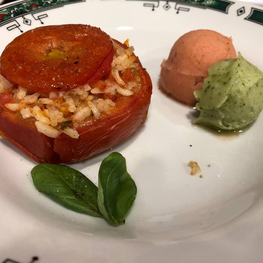 Pomodoro al riso con sorbetto al pomodoro e sorbetto al basilico